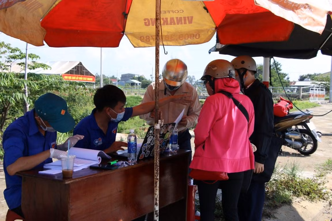 Khi trở về thành phố thực hiện đầy đủ quy định về phòng, chống Covid-19, đặc biệt là tuân thủ quy định 5K của Bộ Y tế trong quá trình di chuyển. Khi trở về thành phố thực hiện đầy đủ quy định về phòng, chống Covid-19, đặc biệt là tuân thủ quy định 5K của Bộ Y tế trong quá trình di chuyển.