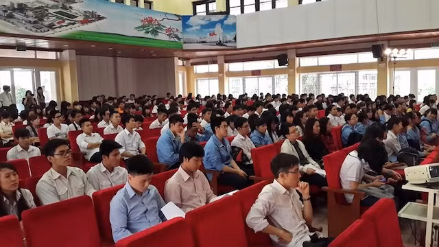Hơn 400 học sinh, sinh viên dự lễ phát động cuộc thi Vô địch tiếng Anh Hải Phòng lần thứ nhất.