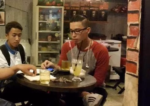 2 sinh viên Tân, An tại buổi làm việc với phóng viên báo điện tử Giáo dục Việt Nam (ảnh: P.L) 2 sinh viên Tân, An tại buổi làm việc với phóng viên báo điện tử Giáo dục Việt Nam (ảnh: P.L)