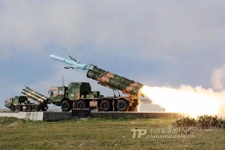 Tên lửa bờ đối hạm YJ-62 do Trung Quốc tự sản xuất.