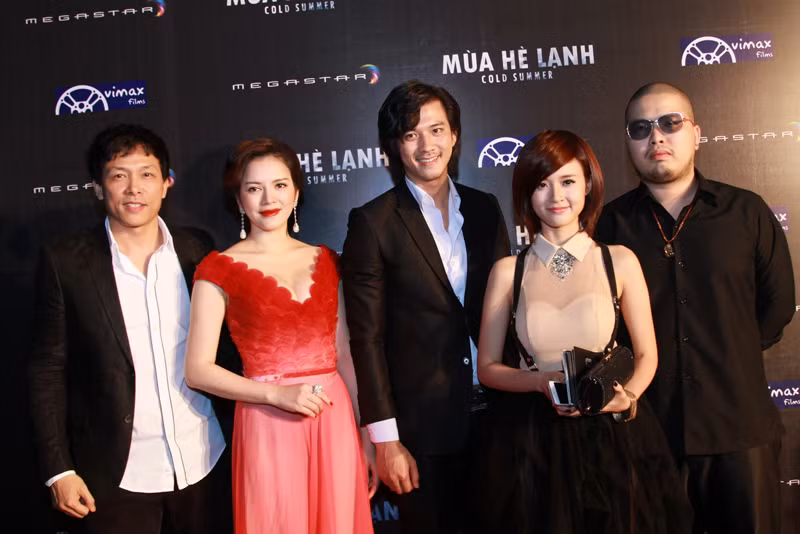 Từ trái sáng: Đạo diễn Quang Hải, Lý Nhã Kỳ, Việt Dũng, Midu. Từ trái sáng: Đạo diễn Quang Hải, Lý Nhã Kỳ, Việt Dũng, Midu.