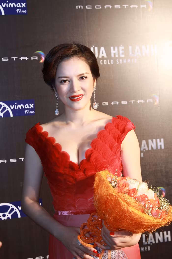 Trong phim, cô vào vai một người đàn bà khao khát tình yêu. Trong phim, cô vào vai một người đàn bà khao khát tình yêu.