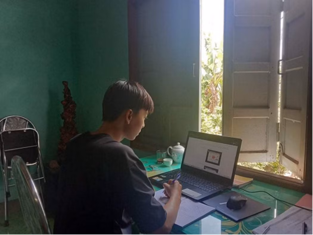 Việc tổ chức dạy-học trực tuyến hiện nay theo kiểu mạnh ai nấy làm (Ảnh:A.N) Việc tổ chức dạy-học trực tuyến hiện nay theo kiểu mạnh ai nấy làm (Ảnh:A.N)