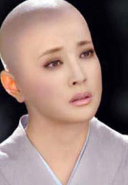 Nữ diễn viên gạo cội Lưu Hiểu Khánh xuống tóc trong phim “Võ Tắc Thiên” khi thể hiện vai Sa Linh Ni cô. Nữ diễn viên gạo cội Lưu Hiểu Khánh xuống tóc trong phim “Võ Tắc Thiên” khi thể hiện vai Sa Linh Ni cô.