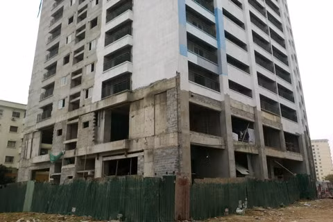 Hiện tại công trường Dự án chung cư cao tầng Megastar Dominium vẫn im ắng và ngổn ngang