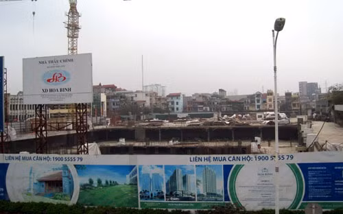 Công trường của dự án Hòa Bình Green City chụp từ trên cầu Vĩnh Tuy