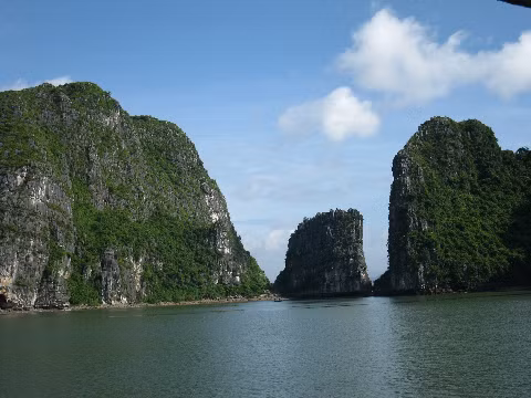 Hiên ngang giữa đất trời.