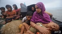 Những người Rohingya phải chạy khỏi nhà để trốn tránh bạo lực. Những người Rohingya phải chạy khỏi nhà để trốn tránh bạo lực.