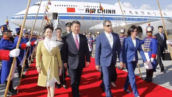 Ông Tập Cận Bình và phu nhân thăm chính thức Ecuador, ảnh: telesurtv.net. Ông Tập Cận Bình và phu nhân thăm chính thức Ecuador, ảnh: telesurtv.net.