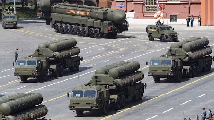 Hệ thống tên lửa S-400, ảnh: FT.com
