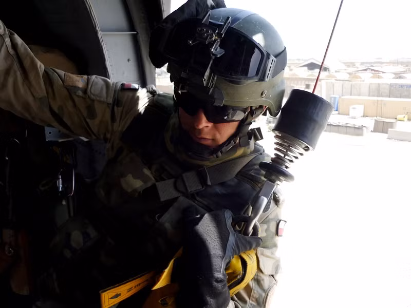Lính Ba Lan huấn luyện di tản khẩn cấp bằng trực thăng cùng lính Mỹ tại căn cứ ở Ghazni