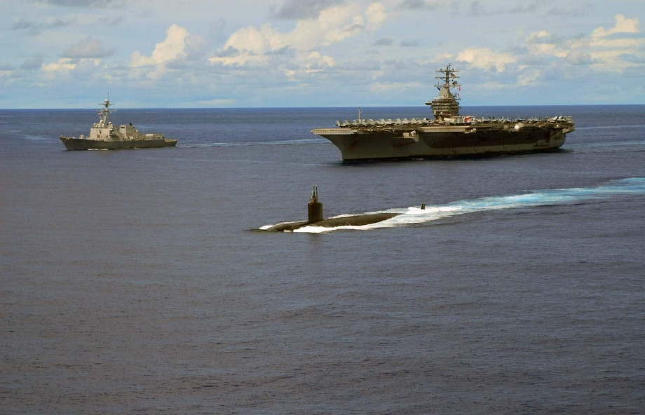 8. Sức mạnh tàu ngầm tấn công USS Hampton của Hải quân Mỹ Tàu ngầm USS Hampton (SSN-767) là chiến hạm ngầm lớp Los Angeles thứ 4 của Hải quân Mỹ được đặt theo danh từ Hampton. Ý nghĩa dẫn đến việc đặt tên của các chiến hạm Hampton có sự khác biệt, tuy nhiên tàu ngầm USS Hampton (SSN-767) được đặt theo tên của một thành phố của Mỹ. Hiện tại cảng chính của tàu ngầm USS Hampton (SSN-767) toạ lạc ở San Diego sau khi được chuyển từ biên chế của Hạm đội Đại Tây Dương sang Hạm đội Thái Bình Dương. (xem chi tiết chùm ảnh)