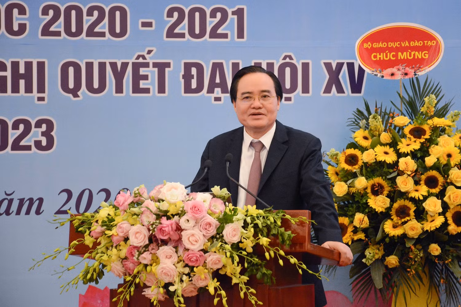 Giáo sư Phùng Xuân Nhạ - Bộ trưởng Bộ Giáo dục và Đào tạo (ảnh: Bộ Giáo dục và Đào tạo) Giáo sư Phùng Xuân Nhạ - Bộ trưởng Bộ Giáo dục và Đào tạo (ảnh: Bộ Giáo dục và Đào tạo)