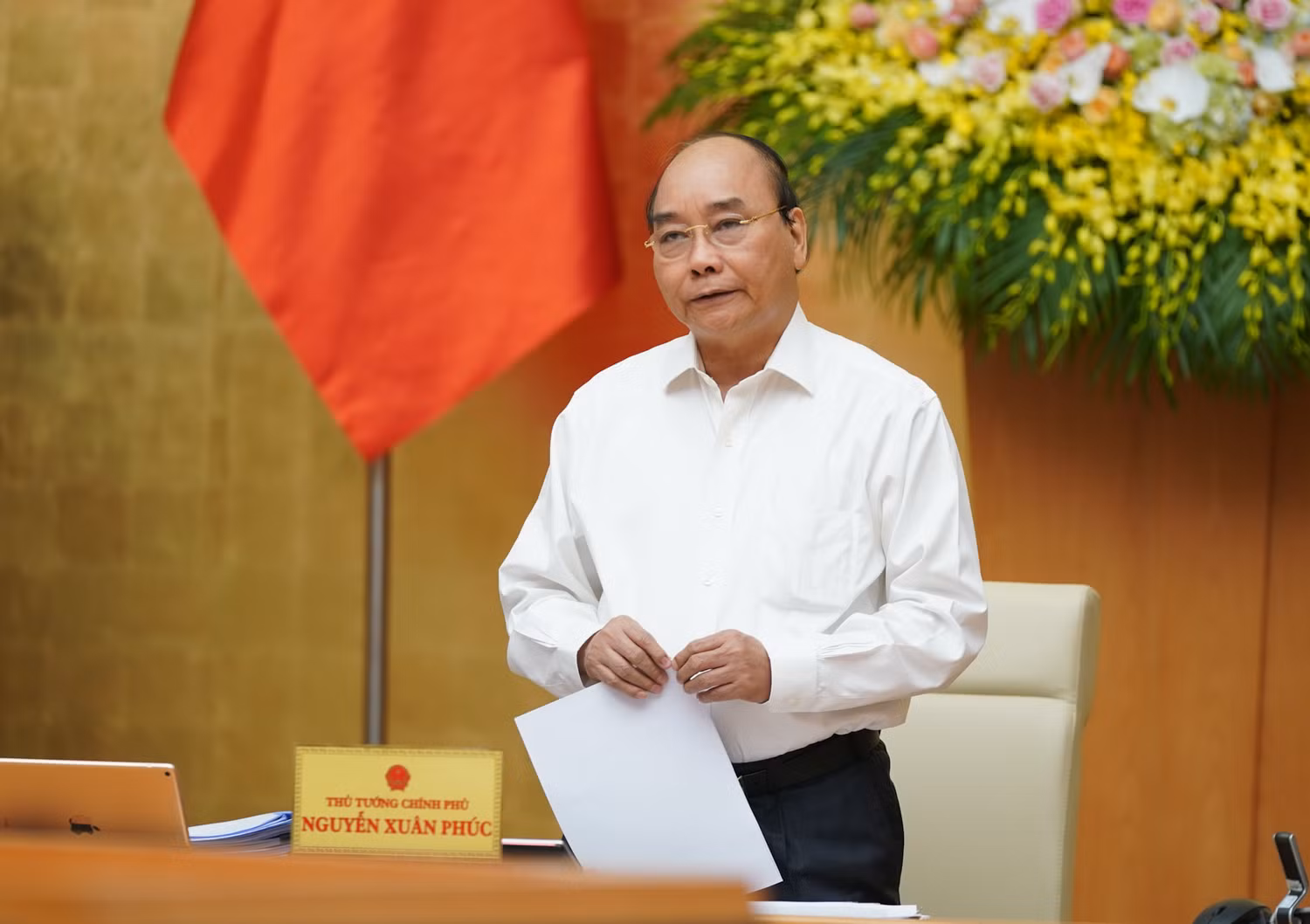 Thủ tướng Nguyễn Xuân Phúc phát biểu tại cuộc họp - Ảnh: VGP/Quang Hiếu