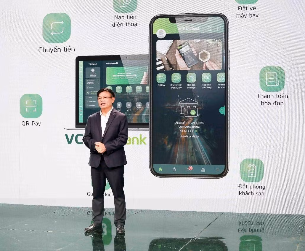 Cùng với việc chuyển đổi thành công hệ thống ngân hàng lõi (Core Banking), tháng 7/2020, Vietcombank tiếp tục ra mắt ngân hàng số VCB Digibank với sự hợp nhất của hai nền tảng Internet Banking và Mobile Banking, khách hàng chỉ cần sử dụng một tên đăng nhập và một mật khẩu cho dịch vụ VCB Digibank duy nhất, tên đăng nhập VCB Digibank chính là số điện thoại khách hàng đăng ký với ngân hàng.