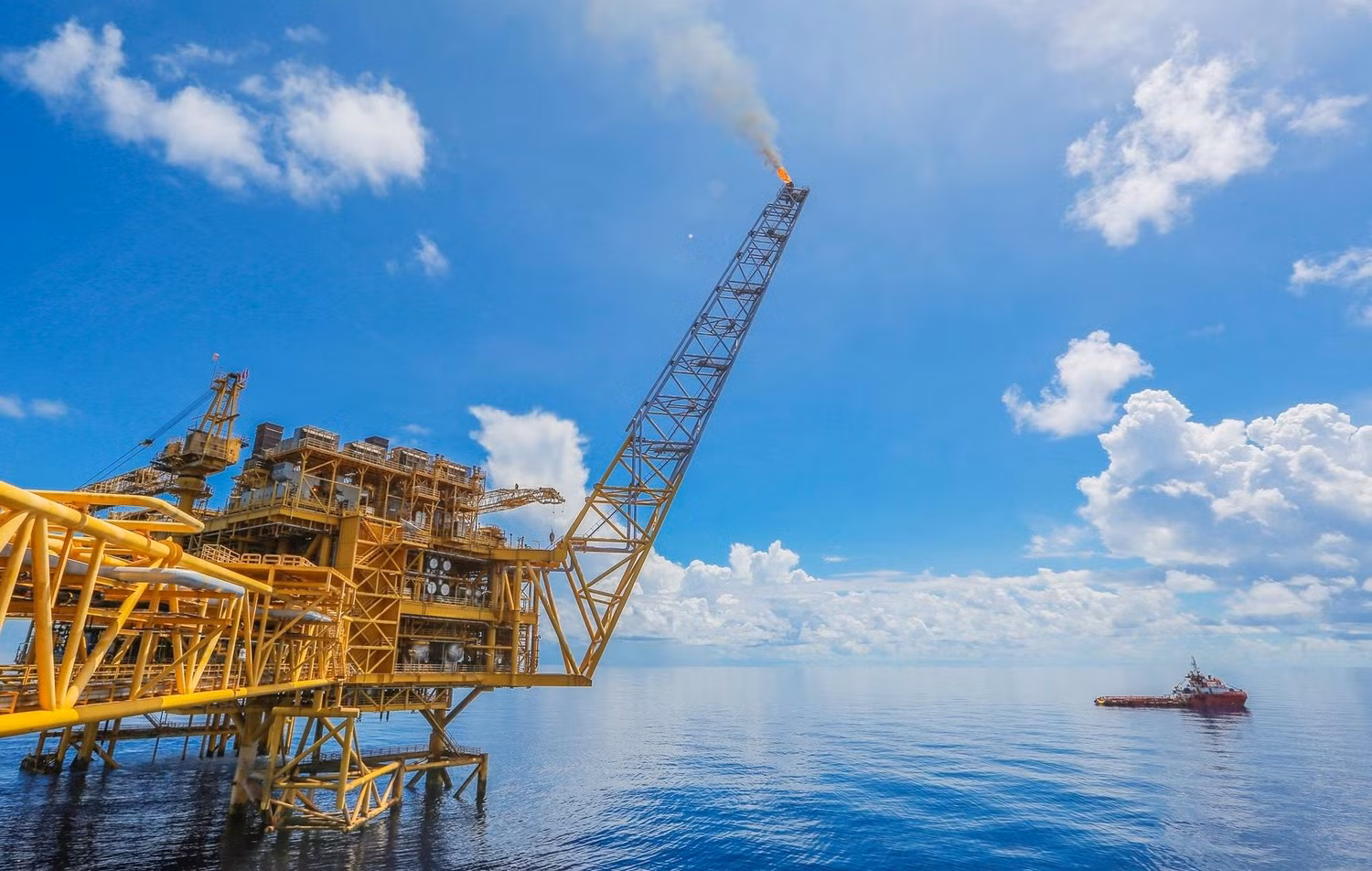 Khai thác khí và condensate ở khu vực nước sâu bể Nam Côn Sơn, thềm lục địa Việt Nam. Ảnh: BIENDONG POC Khai thác khí và condensate ở khu vực nước sâu bể Nam Côn Sơn, thềm lục địa Việt Nam. Ảnh: BIENDONG POC