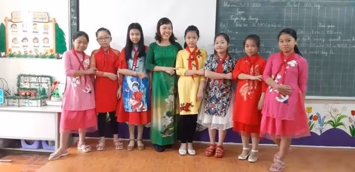 Cô Mai luôn làm mới mình trong từng hoạt động giáo dục. (Ảnh: Nhà trường cung cấp) Cô Mai luôn làm mới mình trong từng hoạt động giáo dục. (Ảnh: Nhà trường cung cấp)