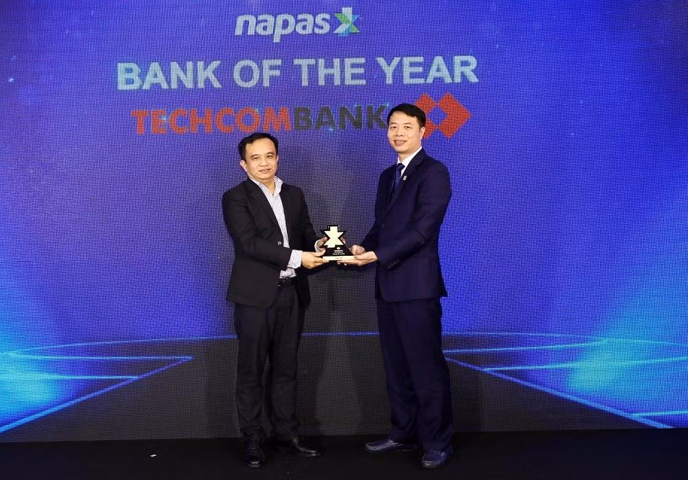 Techcombank nhận giải thưởng Ngân hàng xuất sắc năm 2021 - Bank of the year 2021