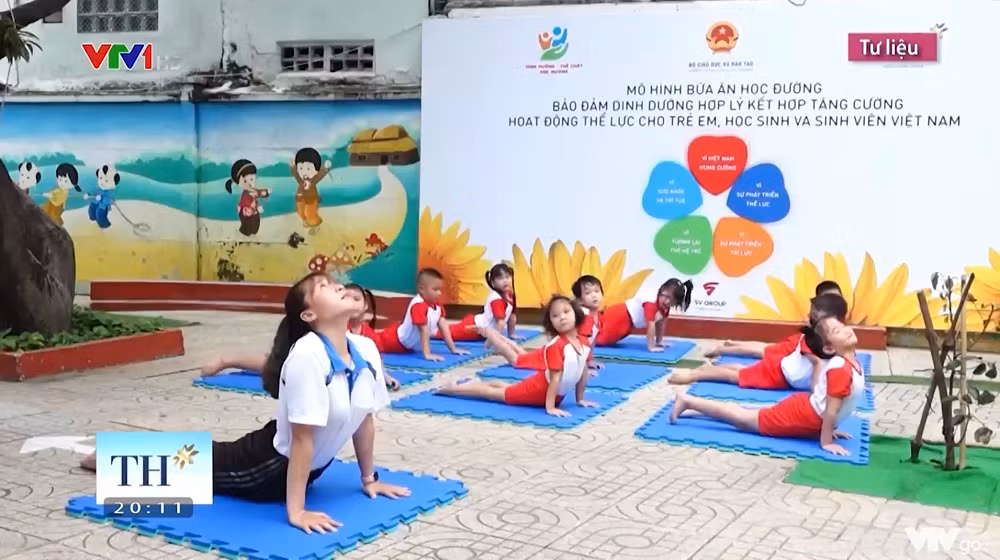 Trẻ được tăng cường hoạt động thể chất tại các trường thực hiện Mô hình điểm. (Ảnh chụp từ màn hình chương trình Vì tầm vóc Việt). Trẻ được tăng cường hoạt động thể chất tại các trường thực hiện Mô hình điểm. (Ảnh chụp từ màn hình chương trình Vì tầm vóc Việt).