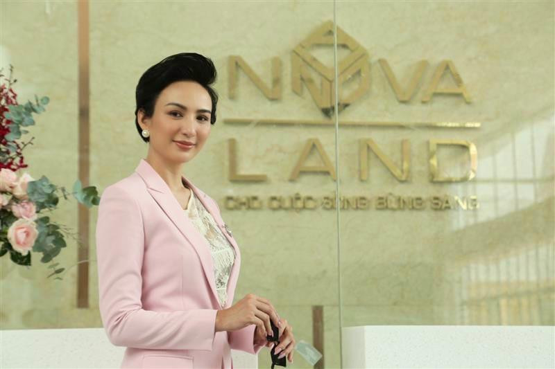 Hoa hậu Ngọc Diễm tham quan Novaland Gallery 2Bis Nguyễn Thị Minh Khai, Quận 1.