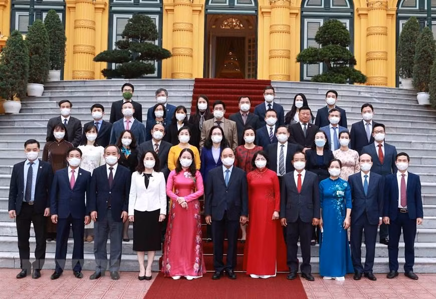 Chủ tịch nước Nguyễn Xuân Phúc, Phó Chủ tịch nước Võ Thị Ánh Xuân và các đại biểu. Ảnh: TTXVN
