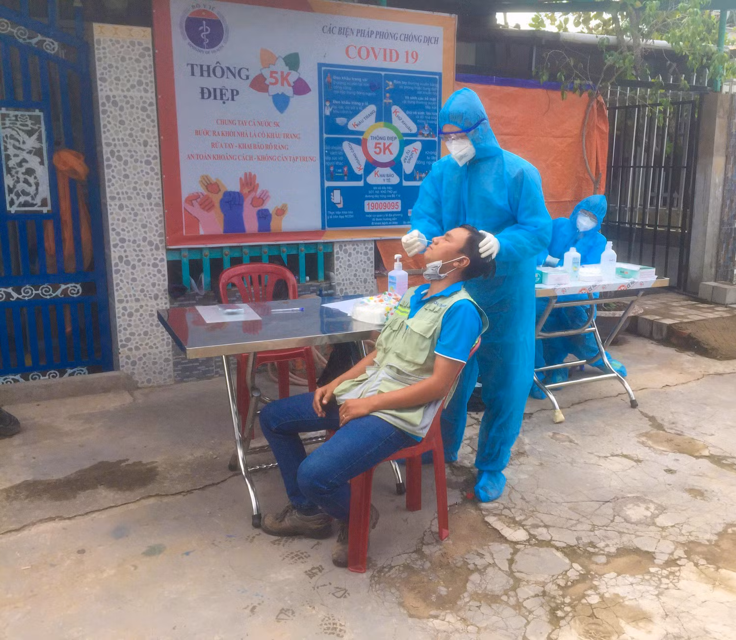 Test sàng lọc cho nhân viên trước khi vào làm việc