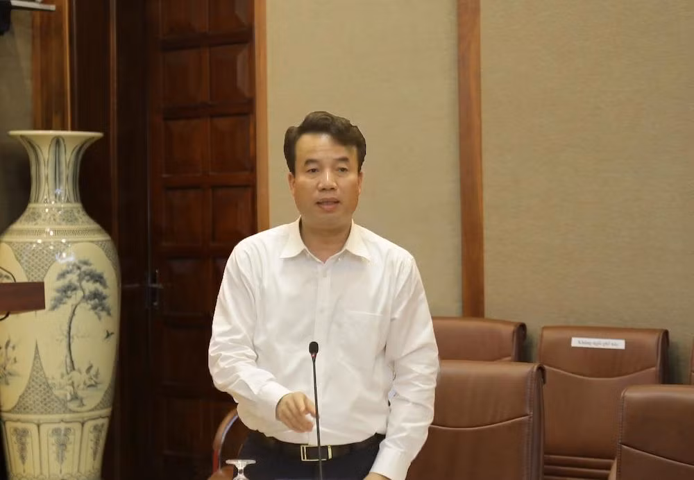 Phó Chủ tịch Thường trực Hội đồng quản lý, Tổng Giám đốc Bảo hiểm xã hội Việt Nam Nguyễn Thế Mạnh phát biểu tại cuộc họp.