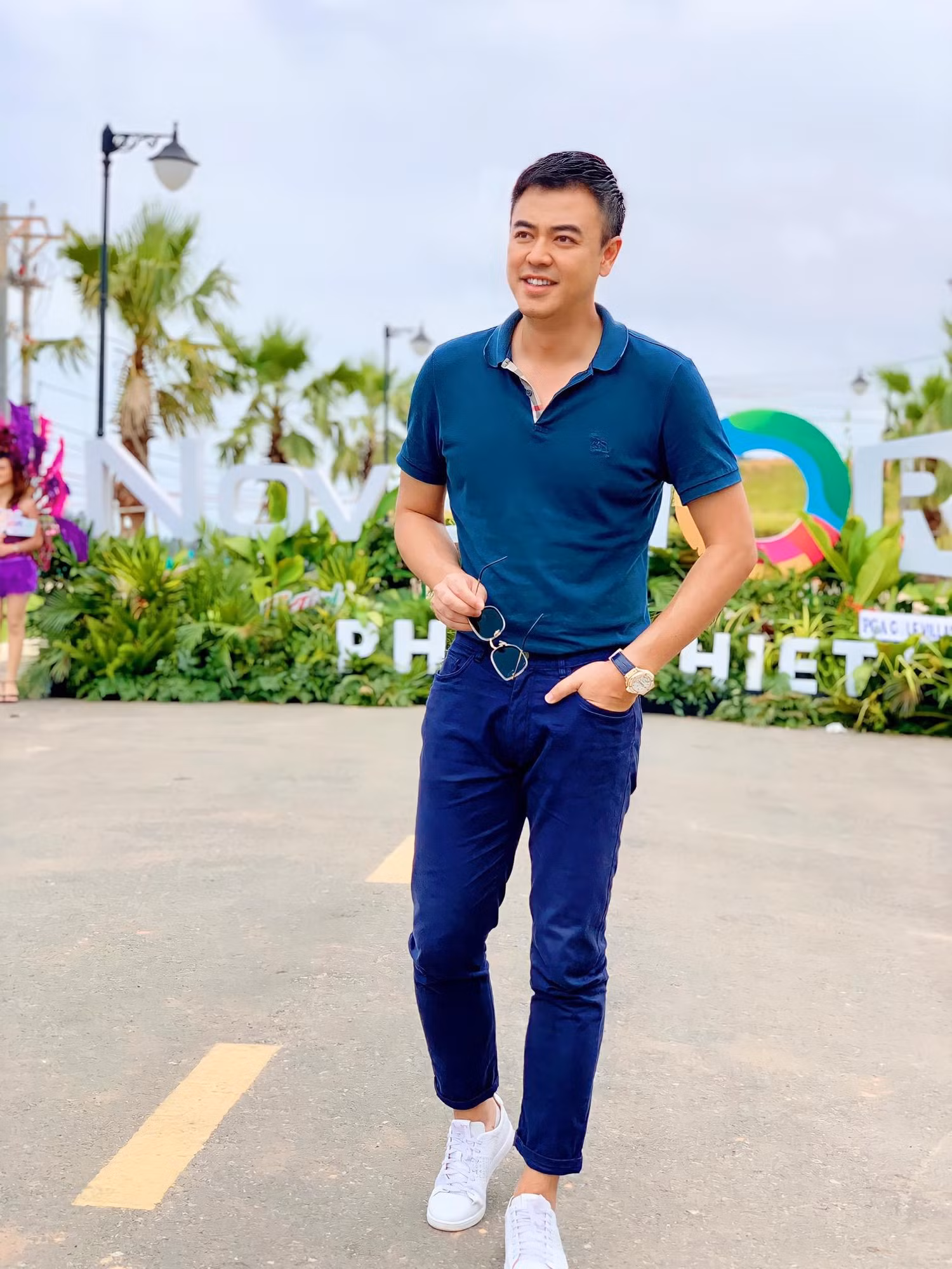 Tuấn Tú gia đình háo hức đến Phan Thiết để khám phá biệt thự biển Florida vừa được bàn giao. Tuấn Tú gia đình háo hức đến Phan Thiết để khám phá biệt thự biển Florida vừa được bàn giao.