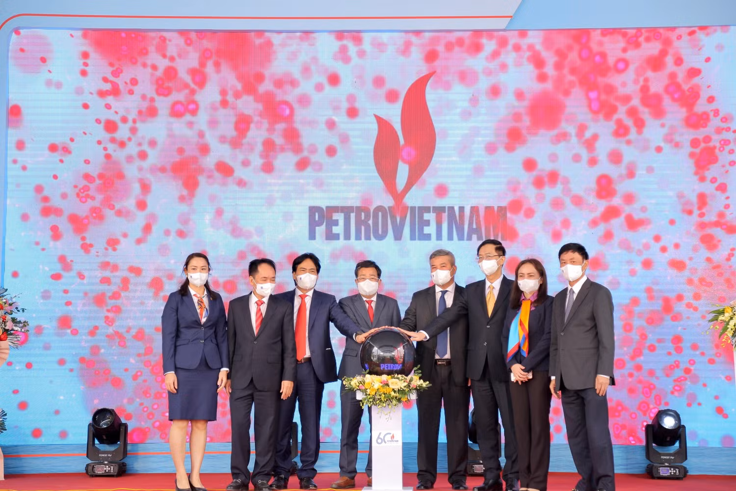 Lãnh đạo Tập đoàn thực hiện nghi thức công bố Bộ nhận diện thương hiệu Petrovietnam