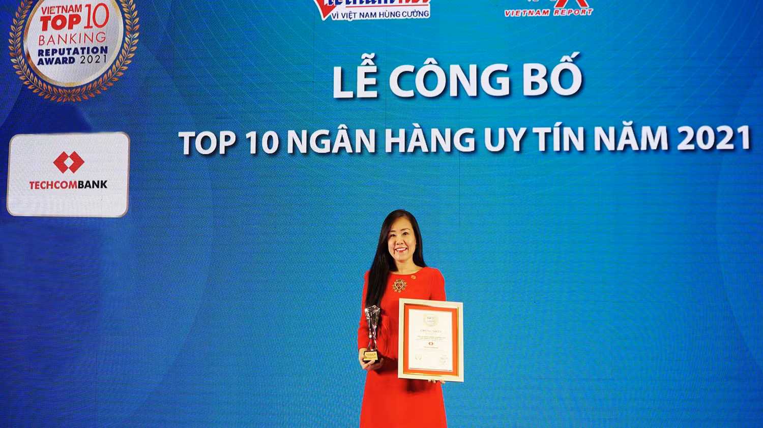 Techcombank được vinh danh Top 3 uy tín nhất toàn ngành ngân hàng năm 2021