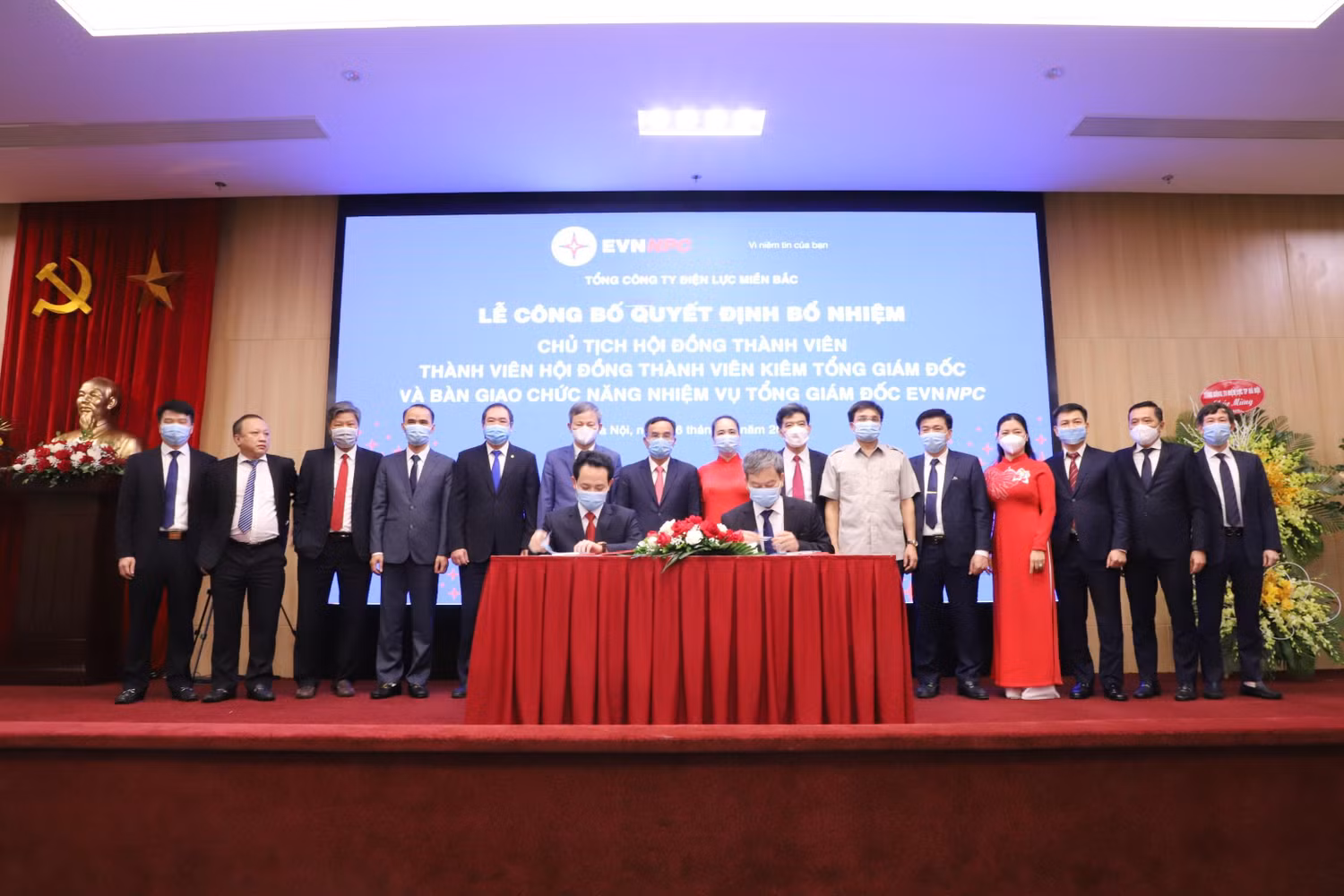 Ngày 6/10, Tổng công ty Điện lực miền Bắc đã tổ chức lễ công bố Quyết định bổ nhiệm Chủ tịch Hội đồng thành viên và Thành viên Hội đồng thành viên kiêm Tổng Giám đốc.