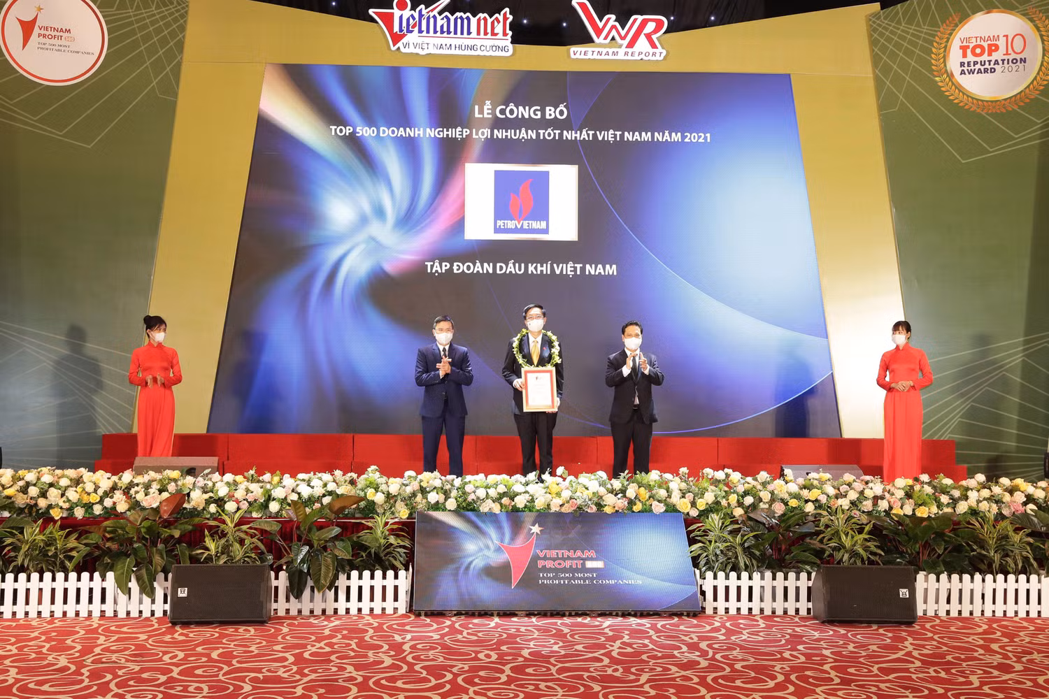 Vinh danh Petrovietnam - doanh nghiệp hàng đầu trong TOP 500 doanh nghiệp lợi nhuận tốt nhất Việt Nam 2021