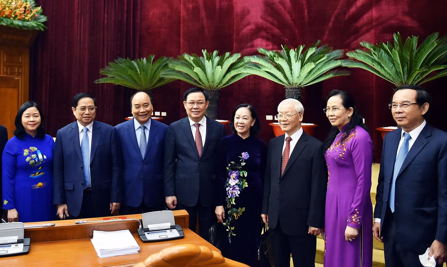 Các đồng chí lãnh đạo Đảng, Nhà nước dự Hội nghị Trung ương 4. Ảnh: VGP/Nhật Bắc Các đồng chí lãnh đạo Đảng, Nhà nước dự Hội nghị Trung ương 4. Ảnh: VGP/Nhật Bắc