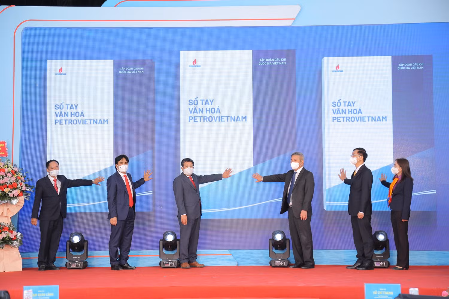 Ra mắt Sổ tay văn hóa Petrovietnam