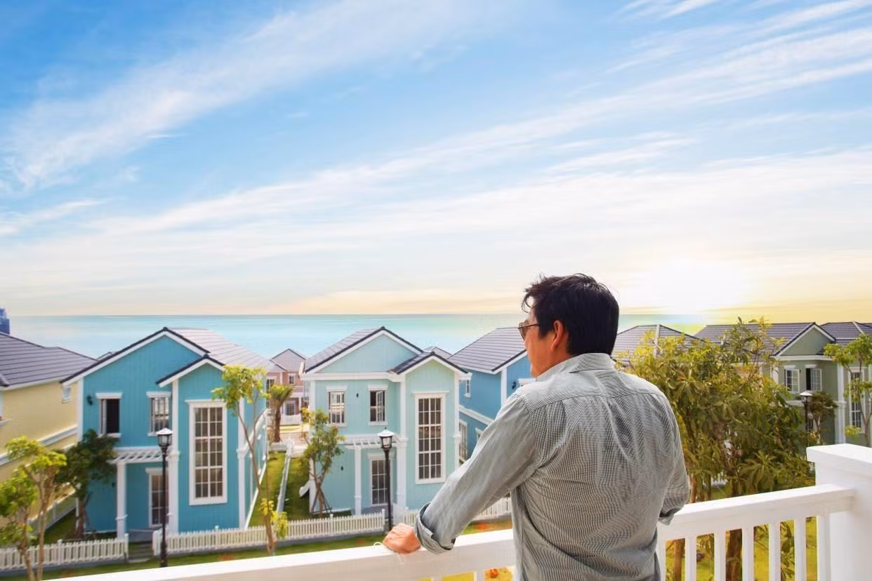 Khách nhận nhà vô cùng ưng ý với tầm nhìn hướng biển đắt giá của các căn second home Florida NovaWorld Phan Thiet. (Ảnh thực tế dự án)