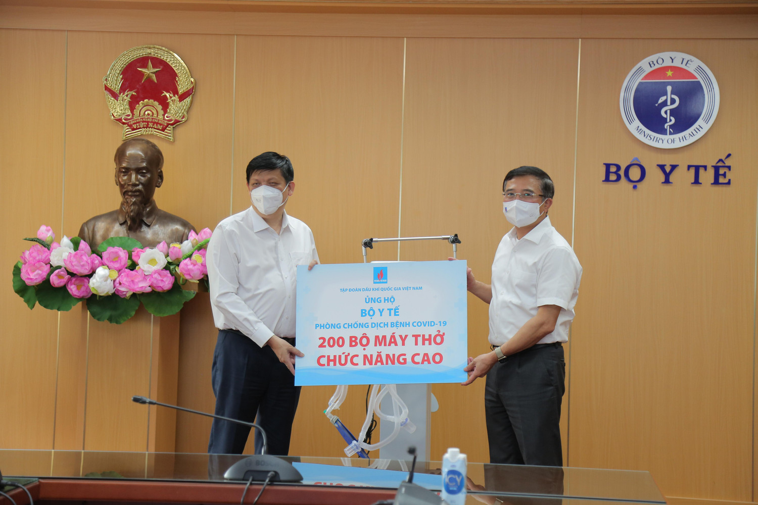 Petrovietnam chung tay thể hiện trách nhiệm với cộng đồng Petrovietnam chung tay thể hiện trách nhiệm với cộng đồng