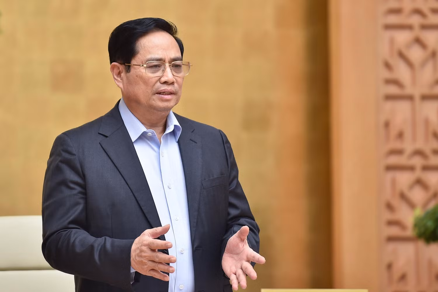 Thủ tướng nêu rõ: Nếu không đủ vaccine thì Bộ Y tế phải chịu trách nhiệm trước Đảng, Nhà nước và nhân dân; nếu đủ vaccine mà không hoàn thành được mục tiêu tiêm chủng đã đề ra thì Ban chỉ đạo phòng chống dịch các tỉnh, thành phố phải chịu trách nhiệm. Ảnh: VGP/Nhật Bắc