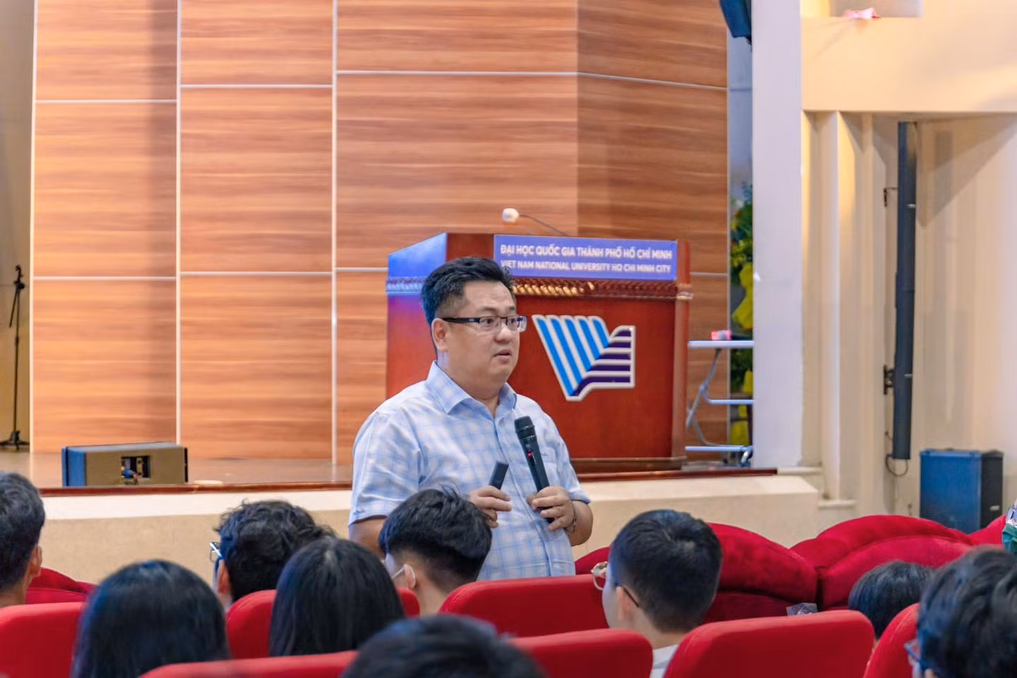 Tiến sĩ Nguyễn Tấn Trần Minh Khang, Phó hiệu trưởng Trường Đại học Công nghệ thông tin - Đại học Quốc gia Thành phố Hồ Chí Minh. (Ảnh: Fanpage nhà trường)
