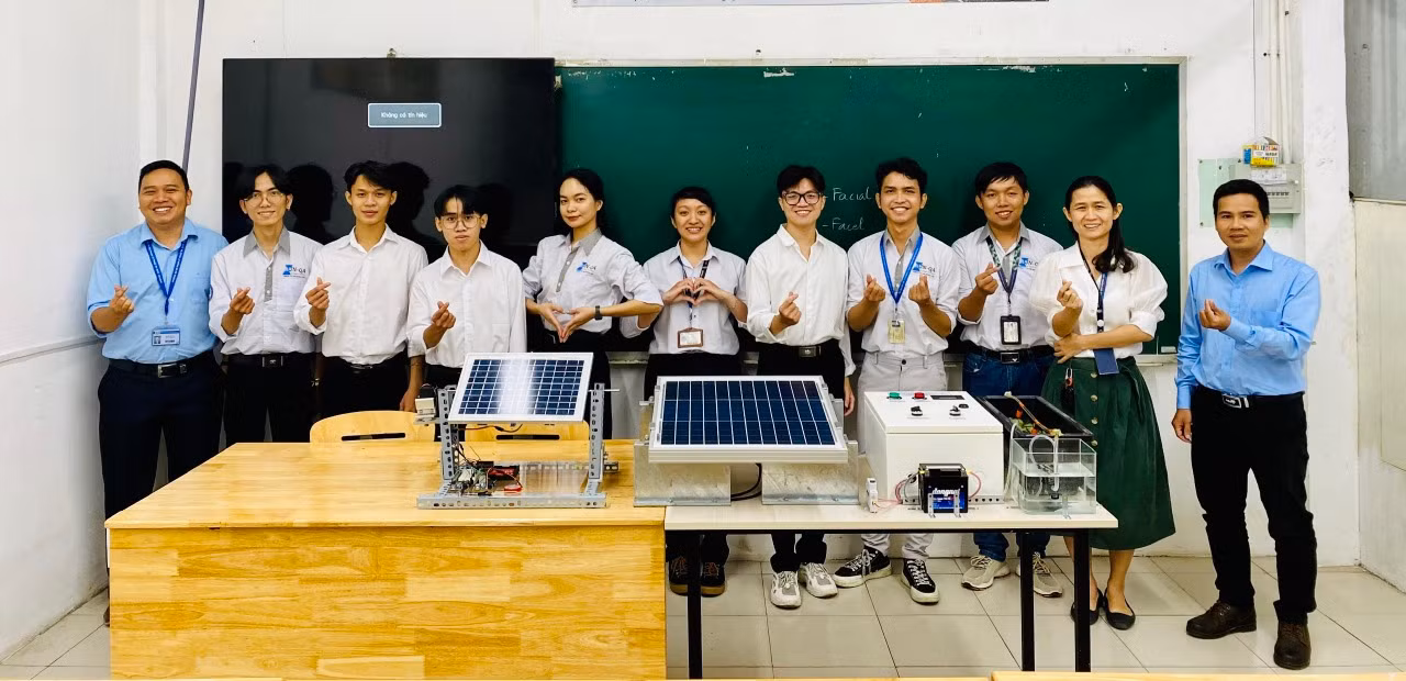 Sinh viên Trường Đại học Sư phạm Kỹ thuật Thành phố Hồ Chí Minh tham gia thực hành tại xưởng. Ảnh: NTCC