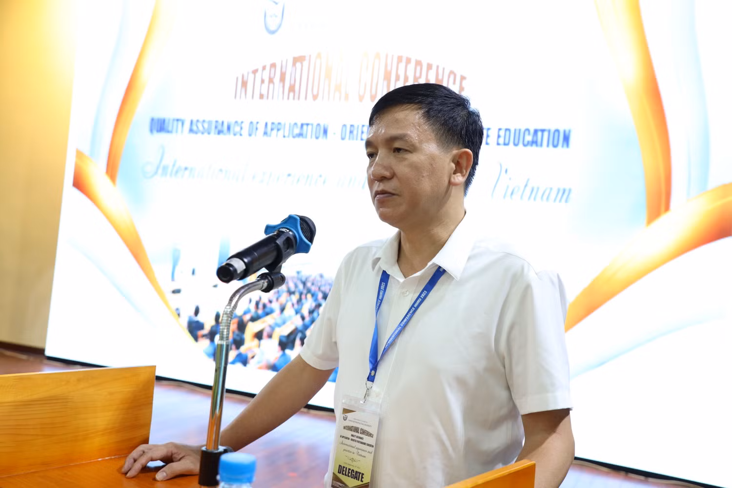 Phó Giáo sư, Tiến sĩ Phạm Quốc Khánh, Phó Cục trưởng Cục quản lý chất lượng, Bộ Giáo dục và Đào tạo phát biểu tại Hội thảo. Phó Giáo sư, Tiến sĩ Phạm Quốc Khánh, Phó Cục trưởng Cục quản lý chất lượng, Bộ Giáo dục và Đào tạo phát biểu tại Hội thảo.