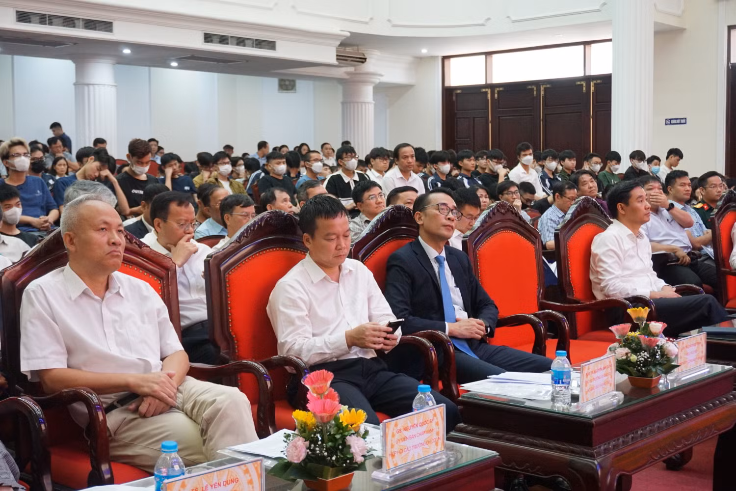 Các đại biểu tham dự Hội thảo khoa học.