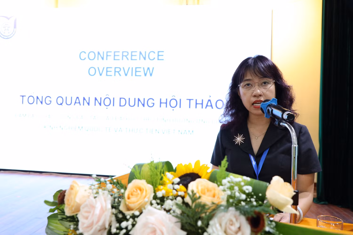 Phó Giáo sư, Tiến sĩ Nguyễn Vũ Bích Hiền chia sẻ tại Hội thảo. Phó Giáo sư, Tiến sĩ Nguyễn Vũ Bích Hiền chia sẻ tại Hội thảo.