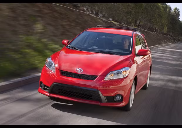 Crossover thường đồng nghĩa với loại xe kết hợp được ưu thế của các dòng xe: vị trí ghế ngồi cao và tính đa dụng của chiếc SUV, cùng với khả năng vận hành êm ái và vẻ ngoài không bị thô ráp của một chiếc xe hơi. Còn một sự khác biệt khó nhận ra: đó là cấu tạo thân vỏ và khung gầm chung một khối giống như xe hơi, do đó xe thường nhỏ và nhẹ hơn. Sau đây là 10 mẫu xe được xếp vào Top những mẫu xe Compact Crossover SUV tiện ích nhất. Crossover thường đồng nghĩa với loại xe kết hợp được ưu thế của các dòng xe: vị trí ghế ngồi cao và tính đa dụng của chiếc SUV, cùng với khả năng vận hành êm ái và vẻ ngoài không bị thô ráp của một chiếc xe hơi. Còn một sự khác biệt khó nhận ra: đó là cấu tạo thân vỏ và khung gầm chung một khối giống như xe hơi, do đó xe thường nhỏ và nhẹ hơn. Sau đây là 10 mẫu xe được xếp vào Top những mẫu xe Compact Crossover SUV tiện ích nhất.