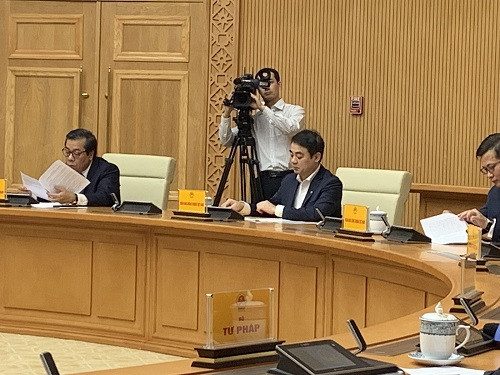 Phó Thống đốc Ngân hàng nhà nước Nguyễn Kim Anh và Chủ tịch Hội đồng quản trị Vietcombank Nghiêm Xuân Thành dự Hội nghị. Phó Thống đốc Ngân hàng nhà nước Nguyễn Kim Anh và Chủ tịch Hội đồng quản trị Vietcombank Nghiêm Xuân Thành dự Hội nghị.