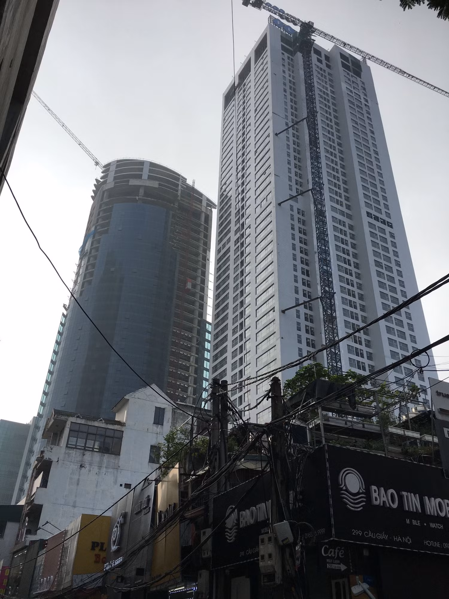 Nhiều người dân bức xúc vì dự án FLC Twin Towers tại 265 Cầu Giấy ảnh hưởng quá nhiều tới đời sống của họ. Ảnh: V.P.