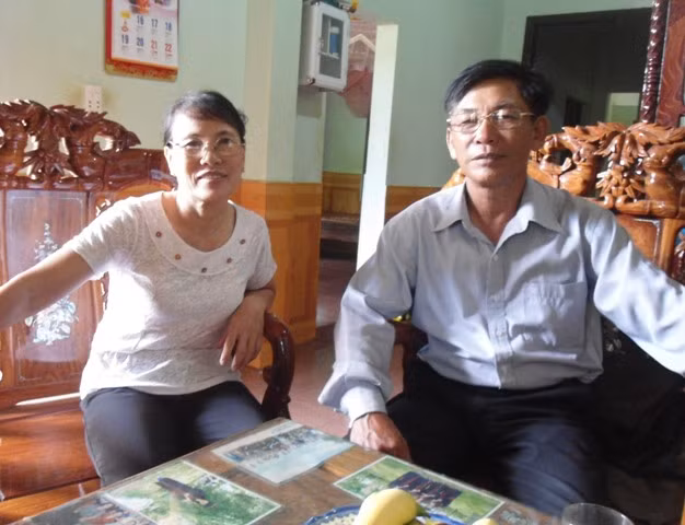 Ông Việt cùng vợ kể lại những năm tháng công tác xa nhà Ông Việt cùng vợ kể lại những năm tháng công tác xa nhà