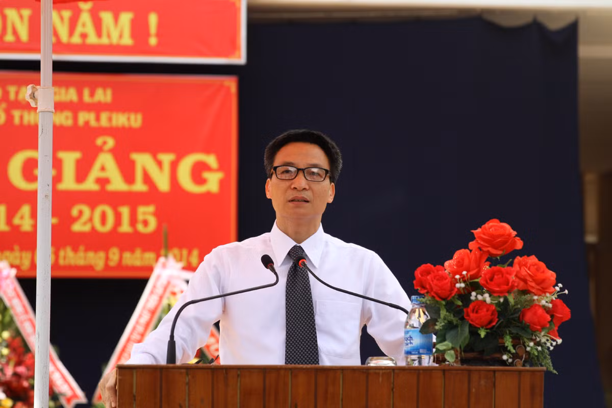 Phó thủ tướng Vũ Đức Đam phát biểu tại buổi khai giảng trường trường THPT Pleiku, Tỉnh Gia Lai. Phó thủ tướng Vũ Đức Đam phát biểu tại buổi khai giảng trường trường THPT Pleiku, Tỉnh Gia Lai.