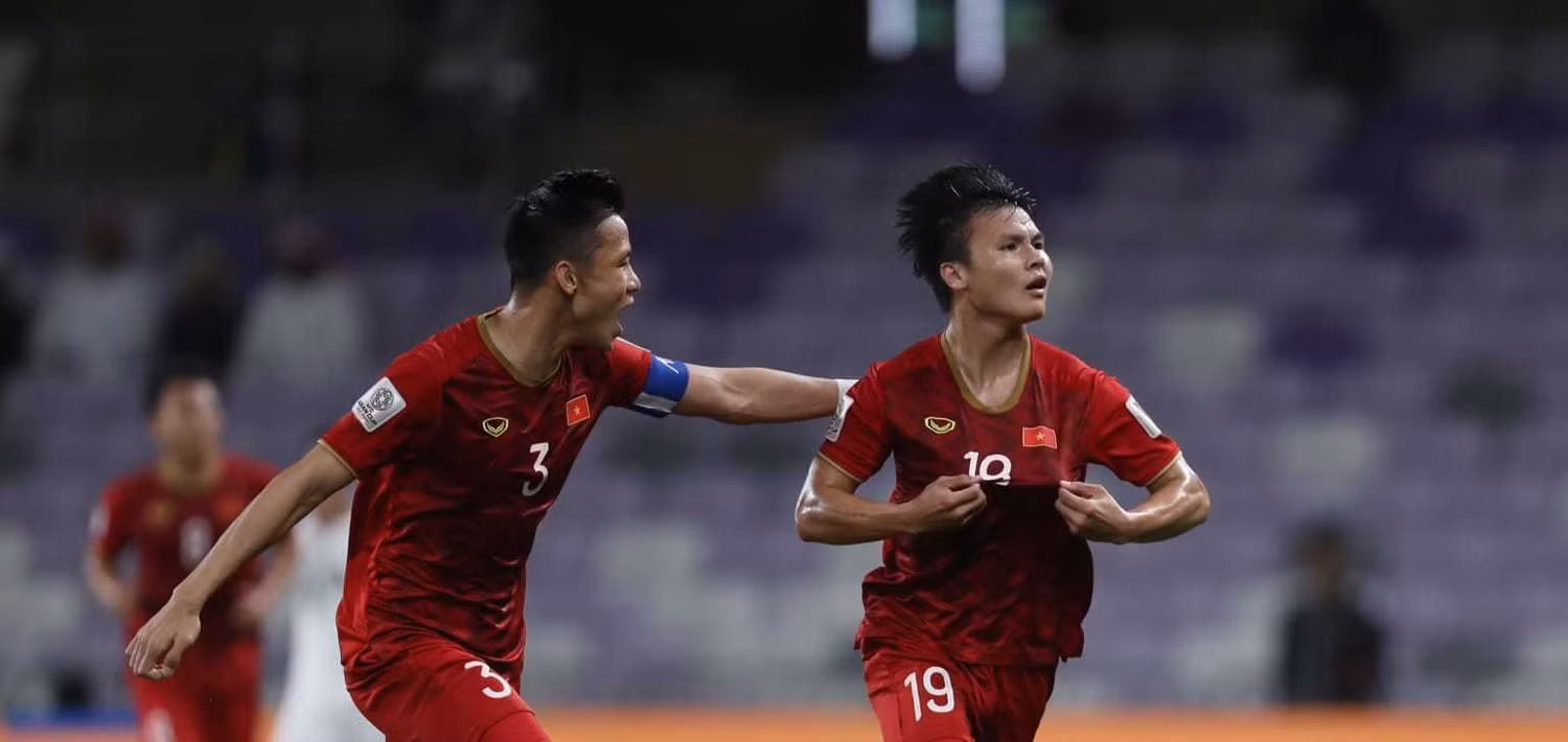 Ngôi sao trên ngực áo là ngôi sao duy nhất trên Tuyển bóng đá Việt Nam hiện nay. Ngôi sao trên ngực áo là ngôi sao duy nhất trên Tuyển bóng đá Việt Nam hiện nay.