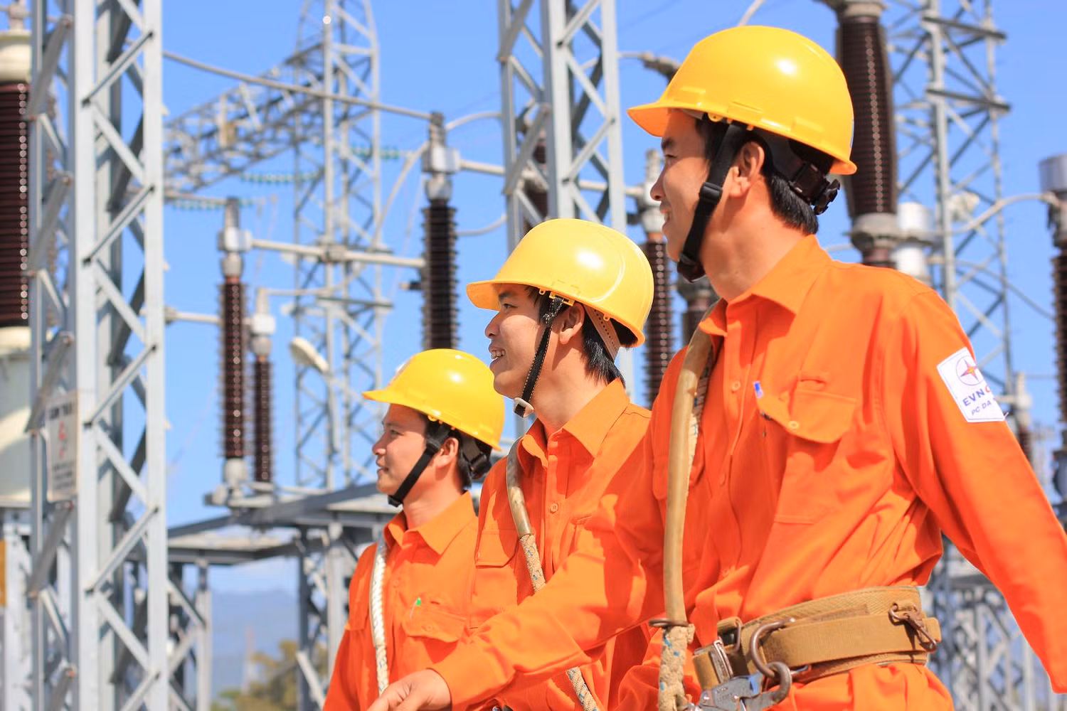 Sự quyết tâm của cán bộ công nhân viên ngành điện đang góp phần thay đổi diện mạo của ngành. (Ảnh: EVN) Sự quyết tâm của cán bộ công nhân viên ngành điện đang góp phần thay đổi diện mạo của ngành. (Ảnh: EVN)