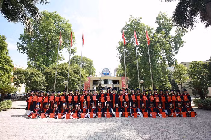 Kỷ yếu đơn giản như thế này không phải cũng rất đẹp sao? (Ảnh: Vũ Ninh) Kỷ yếu đơn giản như thế này không phải cũng rất đẹp sao? (Ảnh: Vũ Ninh)
